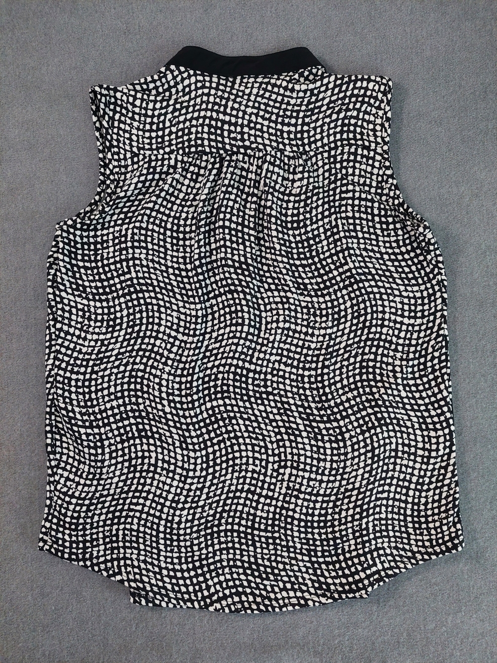 NWT Ava & Grace Petite Black White Geometric Print Sleeveless Henley Blouse SP - Picture 7 of 7